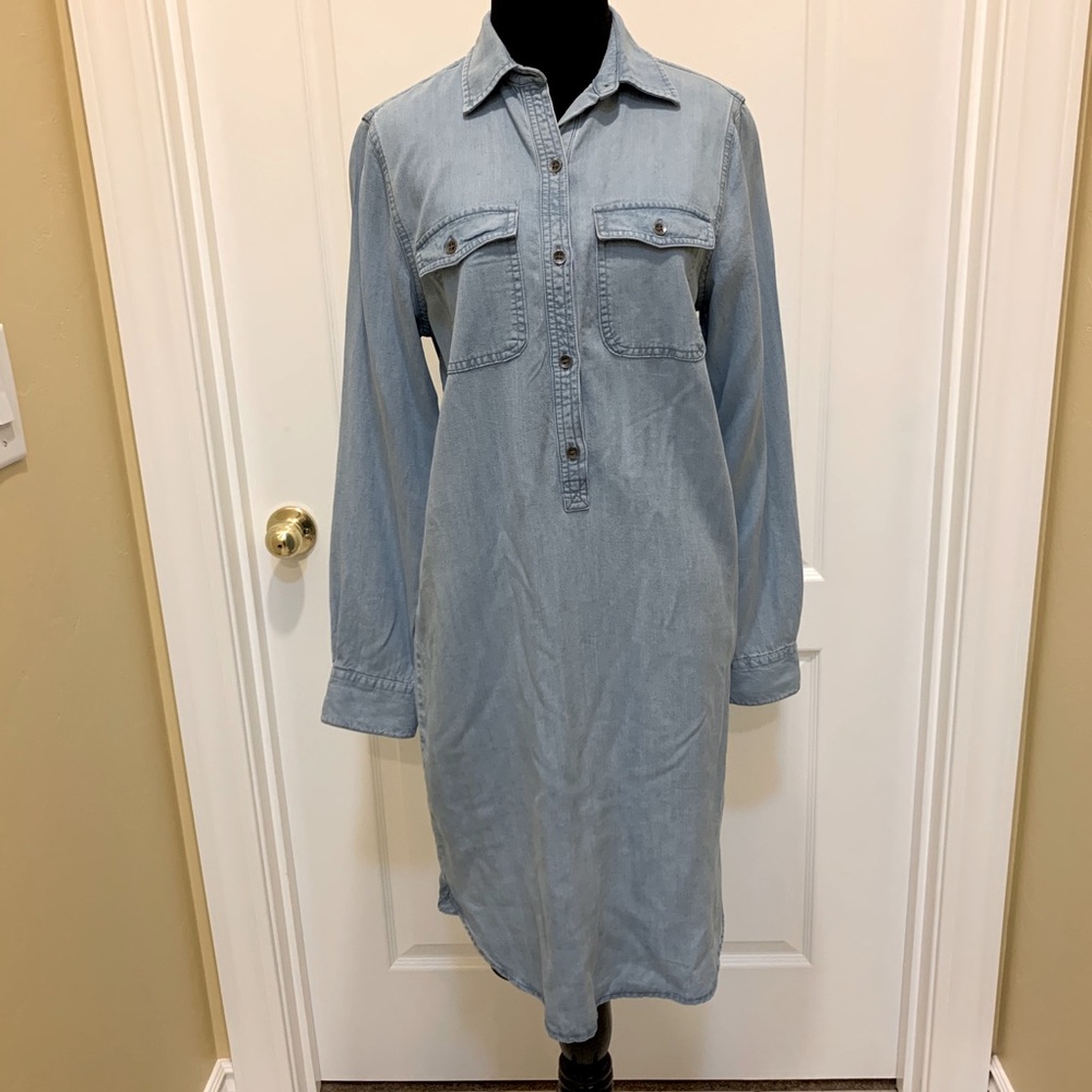***CHAPS chambray shirt dress with front pockets (S)